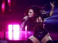 Demi Lovato kusząco gorsecie na scenie